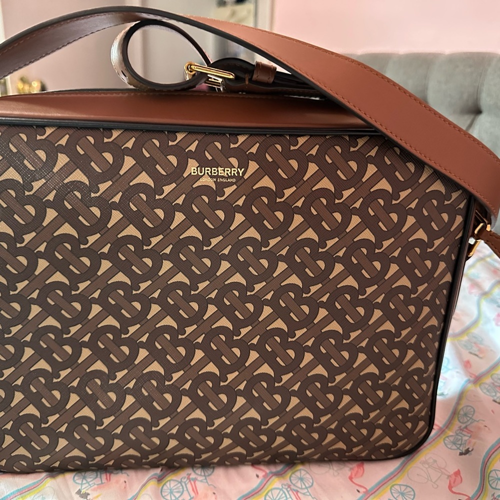 Stylish Black Handbag with Gold Zipper